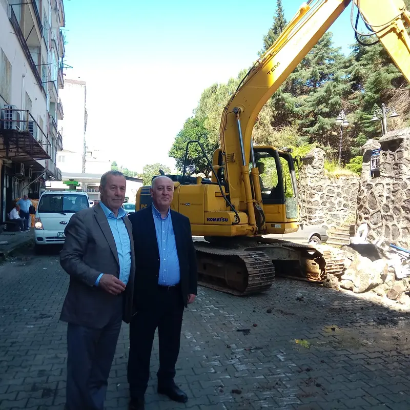 BELEDİYE İŞ HANI YIKILDIKTAN SONRA , MARİNA PARK'DA YIKILMAYA BAŞLANDI..