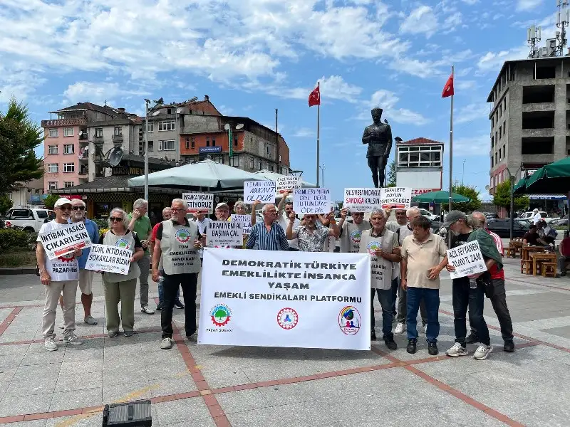 BUGÜN  RİZE-PAZAR'DA, TÜM EMEKLİLERİN SENDİKASI- DEVRİMCİ EMEKLİ SENDİKASI- EMEKLİ MECLİSLERİ SENDİKASI BASIN AÇIKLAMASI YAPTI.
