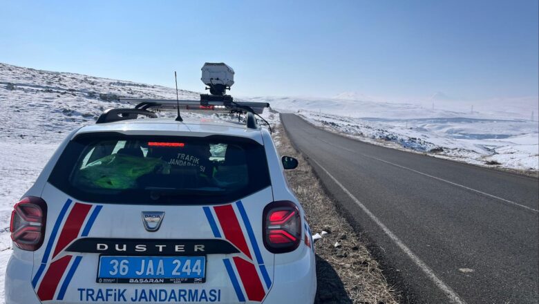 Kars’ta jandarma trafik ekipleri radarla hız denetimi yaptı – Birlik Haber Ajansı