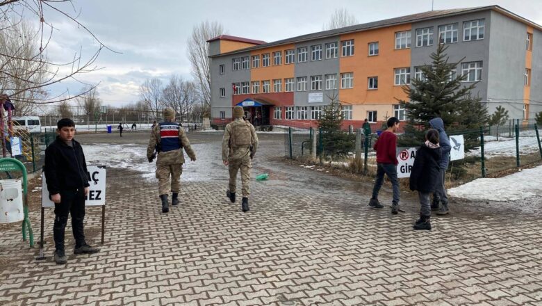  Kars’ta “Huzurlu Okul Önleri ve Huzurlu Sokaklar” uygulaması gerçekleştirildi – Birlik Haber Ajansı
