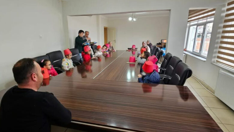  Sütçüler’de miniklerden başkan Yurdabak’a teşekkür ziyareti – Birlik Haber Ajansı