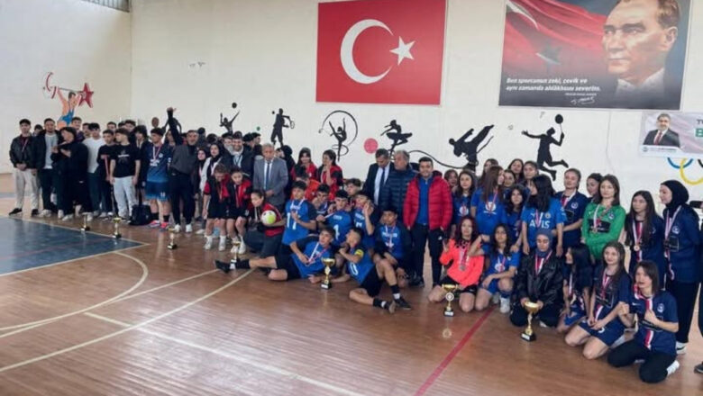  Serik’te Okul Sporları Gençler Futsal İlçe Birinciliği sona erdi – Birlik Haber Ajansı