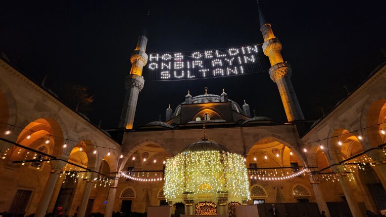  Ramazan ayının ilk teravihi Valide-i Cedid Camii’nde kılındı – Birlik Haber Ajansı