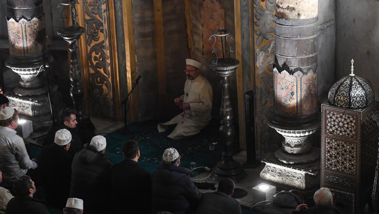  Diyanet İşleri Başkanı Ali Erbaş, Ayasofya Cami’sinde teravih namazı kıldırdı – Birlik Haber Ajansı