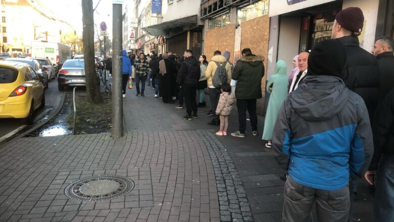  Köln’de Ramazan klasiği: Pide kuyrukları başladı – Birlik Haber Ajansı