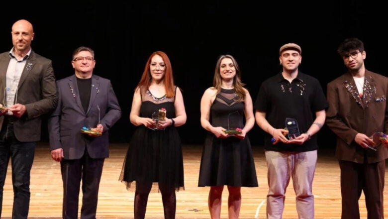  DEÜ’de tiyatro coşkusu: Muhsin Ertuğrul ve Suat Taşer ödülleri sahiplerini buldu – Birlik Haber Ajansı