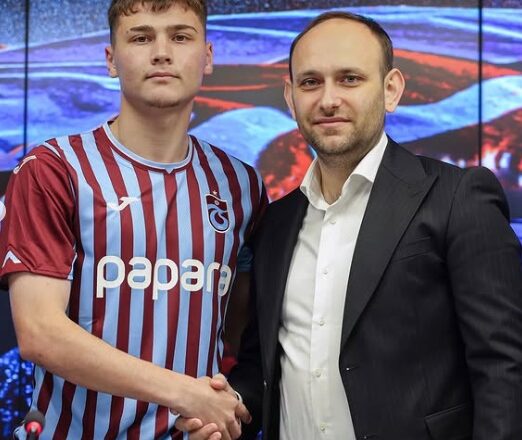  Trabzonspor U19 futbolcusu Esat Yiğit Alkurt, profesyonel sözleşme imzaladı – Birlik Haber Ajansı