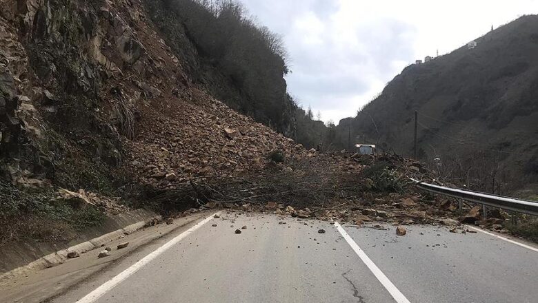  Doğankent – Gümüşhane Kara Yolu heyelan nedeniyle ulaşıma kapandı – Birlik Haber Ajansı