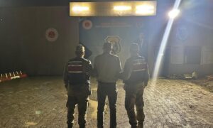 Kars’ta bir şahsın makatına sakladığı yasaklı madde doğal yollarla ele geçirildi – Birlik Haber Ajansı
