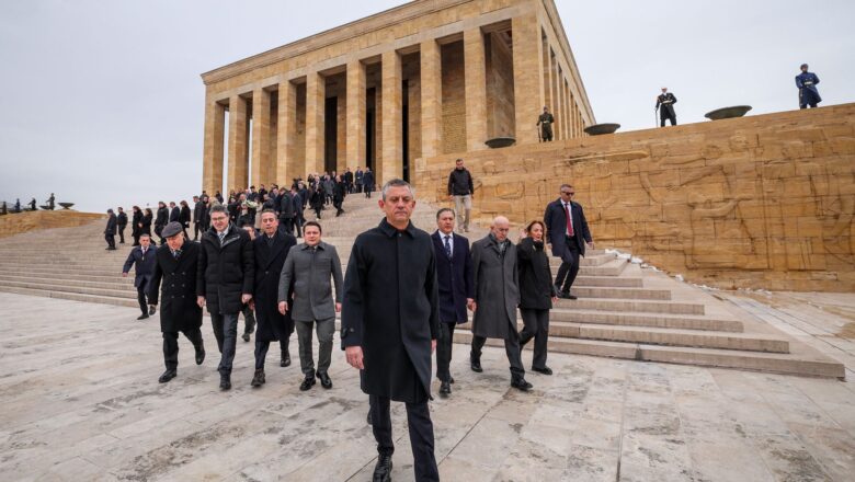  Özgür Özel, PM ve YDK üyeleriyle Anıtkabir’i ziyaret etti! – Birlik Haber Ajansı